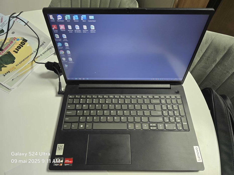 Laptop Lenovo V15 - 8GB RAM, 256GB SSD