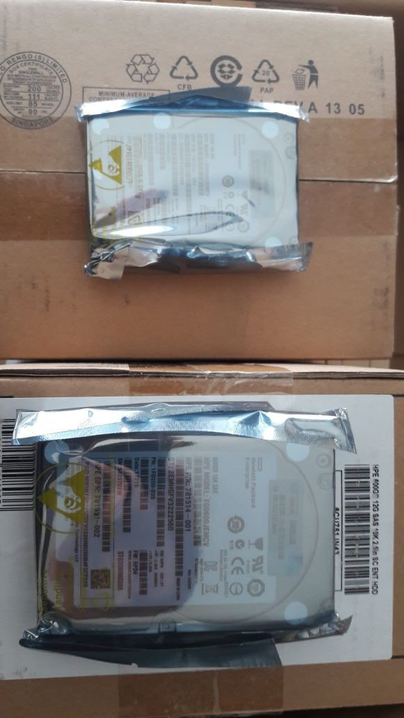 Продам жесткие диски для сервера 2.4TB SAS 2,5" 512e