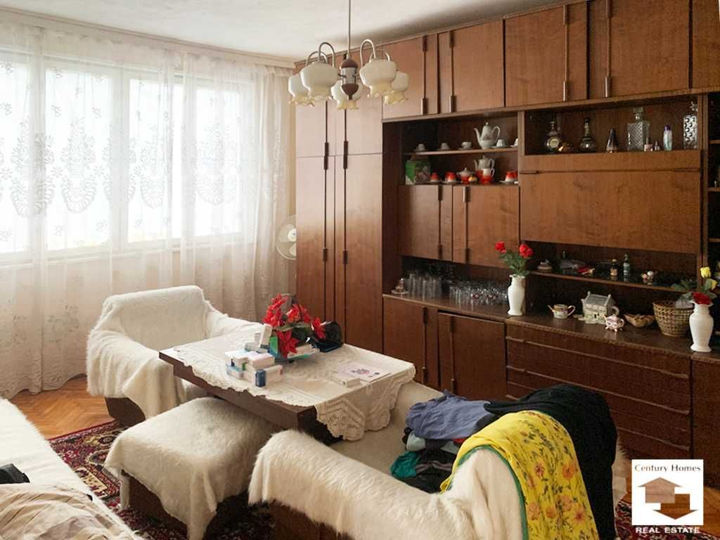 116234 Просторна тухлена къща с голям двор в с. Ново село