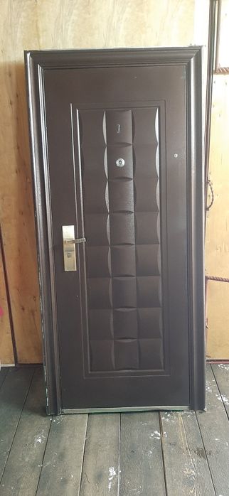 Дверь входная б/у