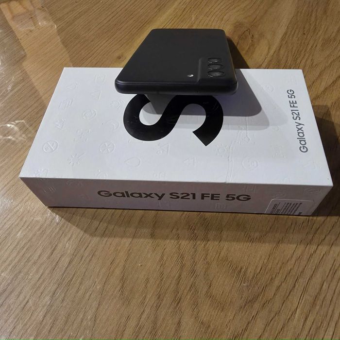 Samsung Galaxy S21 FE перфектен