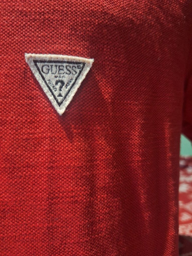 Червена тениска Guess, 55 лв, размер М