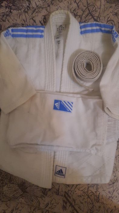 Продам кимоно,ростовка  120 см.