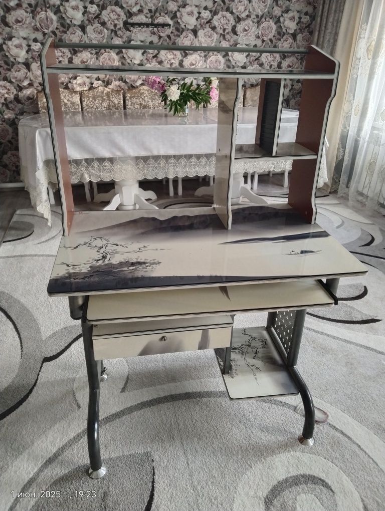Компьютерный стол
