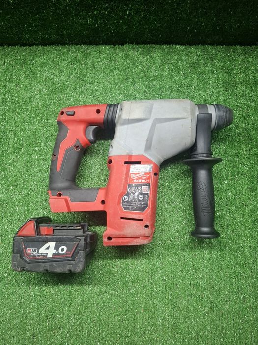Безчетков перфоратор на Milwaukee M18 BLH с 4 ампера батерия