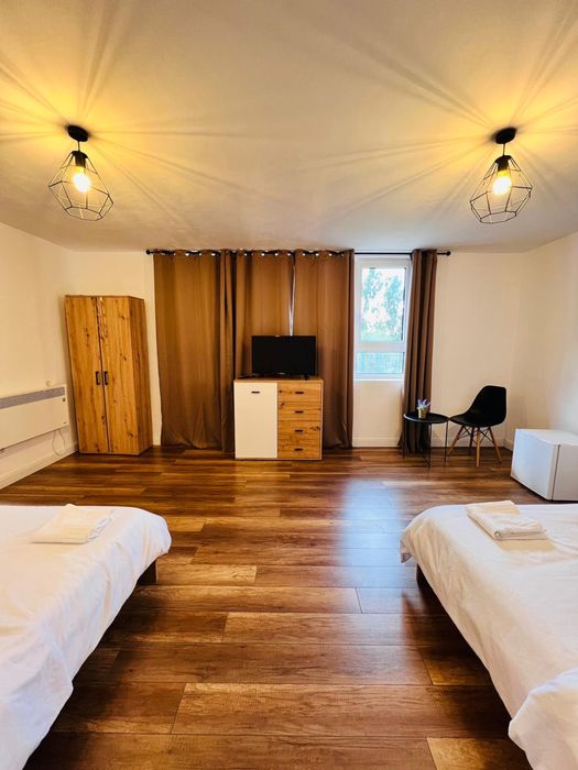 Cabana de inchiriat in Vadu Crisului cu ciubar cazare pentru 12 pers