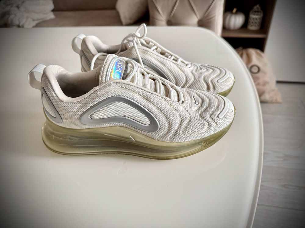 Бели маратонки nike air max