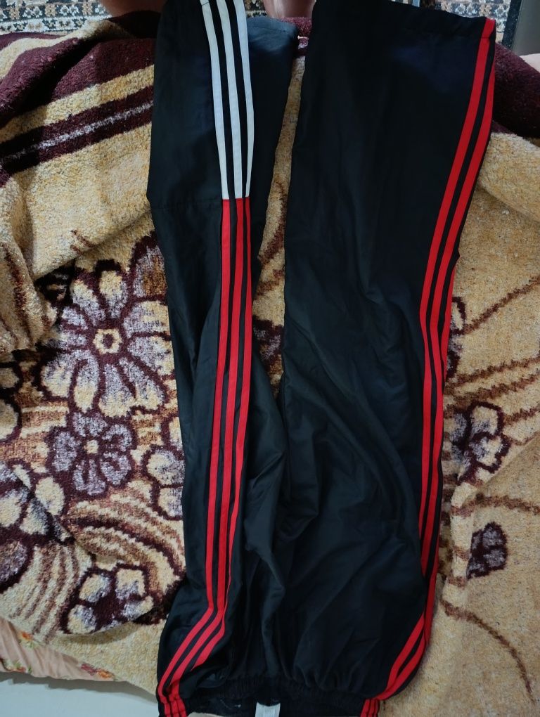 Продавам оригинален анцунг Adidas