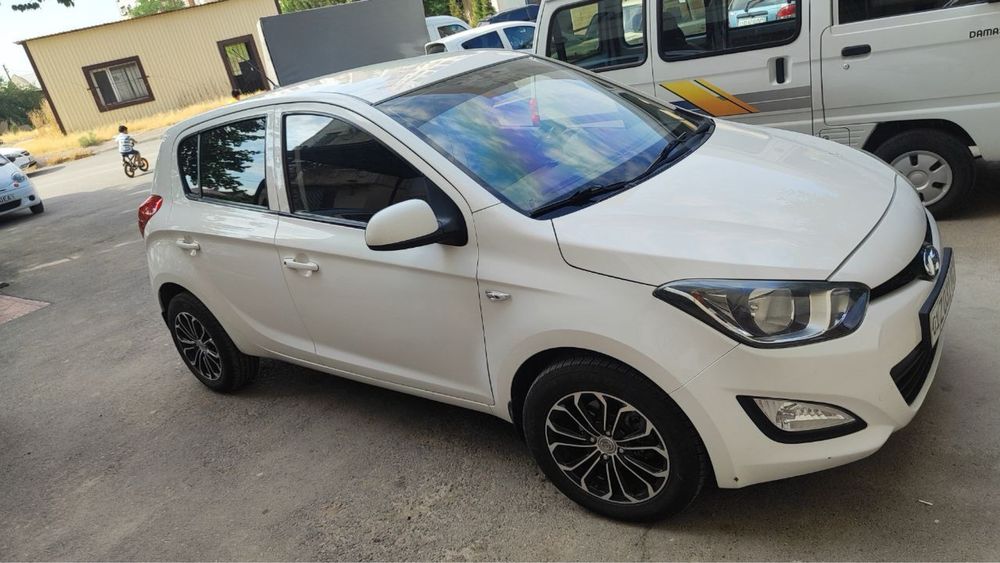 hyuindai i20 holati yaxshi realni oladiganla tel qisin