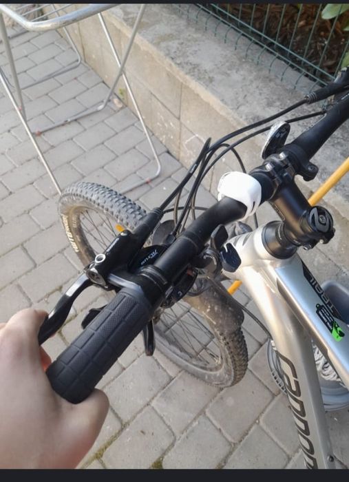 Vând bicicleta cannondale