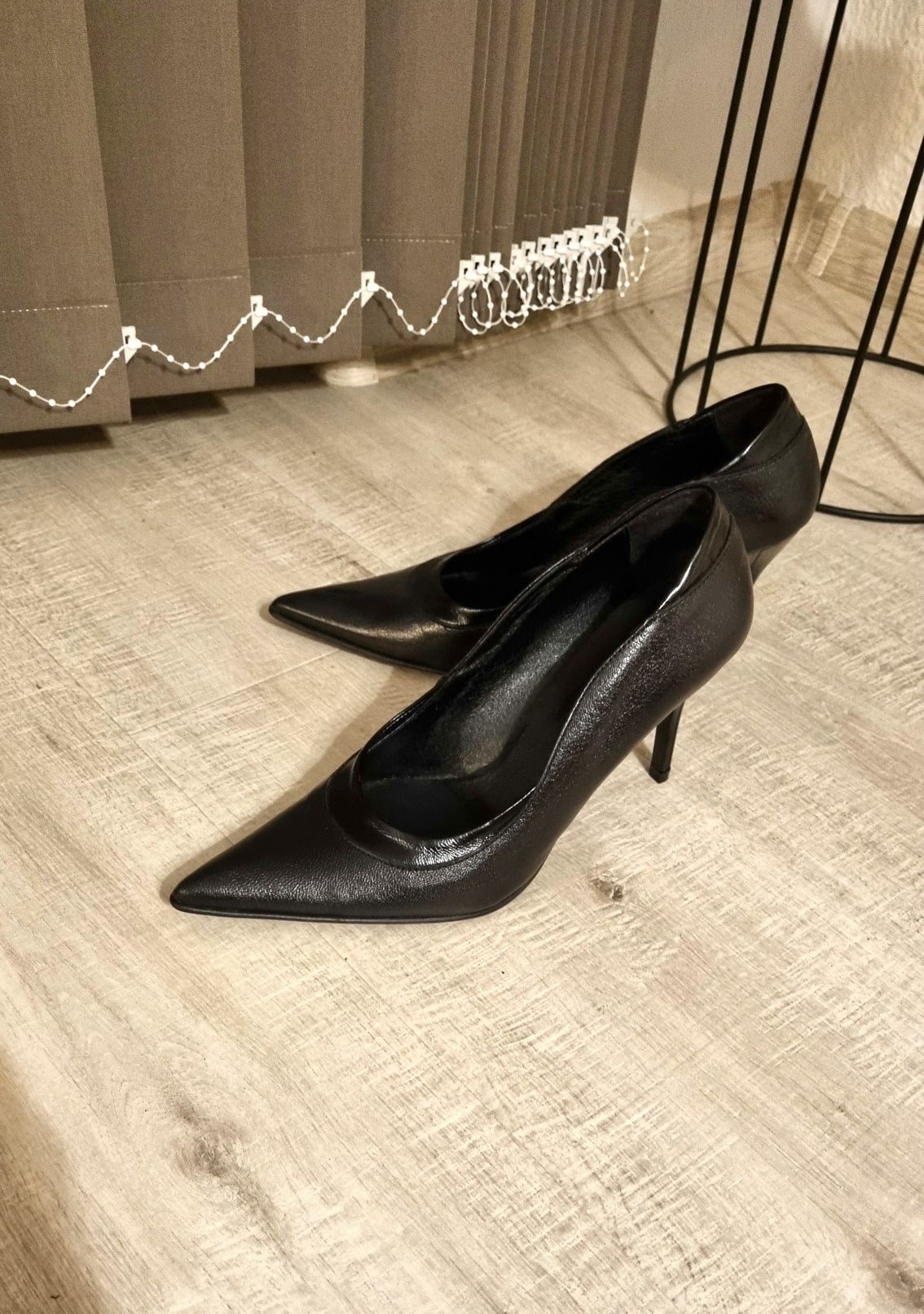 Елегантни черни дамски обувки