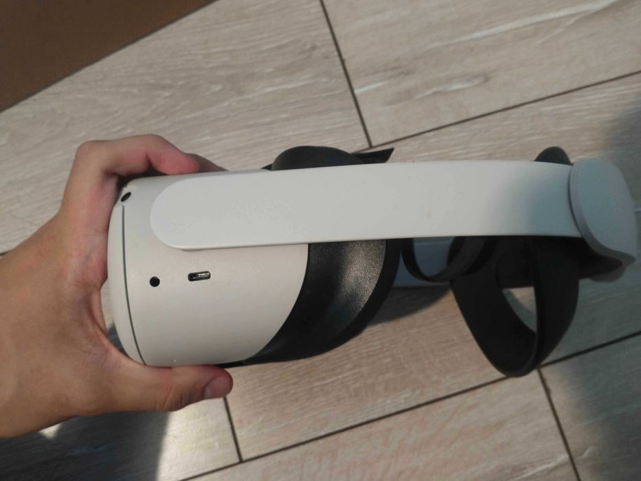 Meta Quest 2 (Oculus) 128GB + Elite Strap + Калъфи. Перфектен!