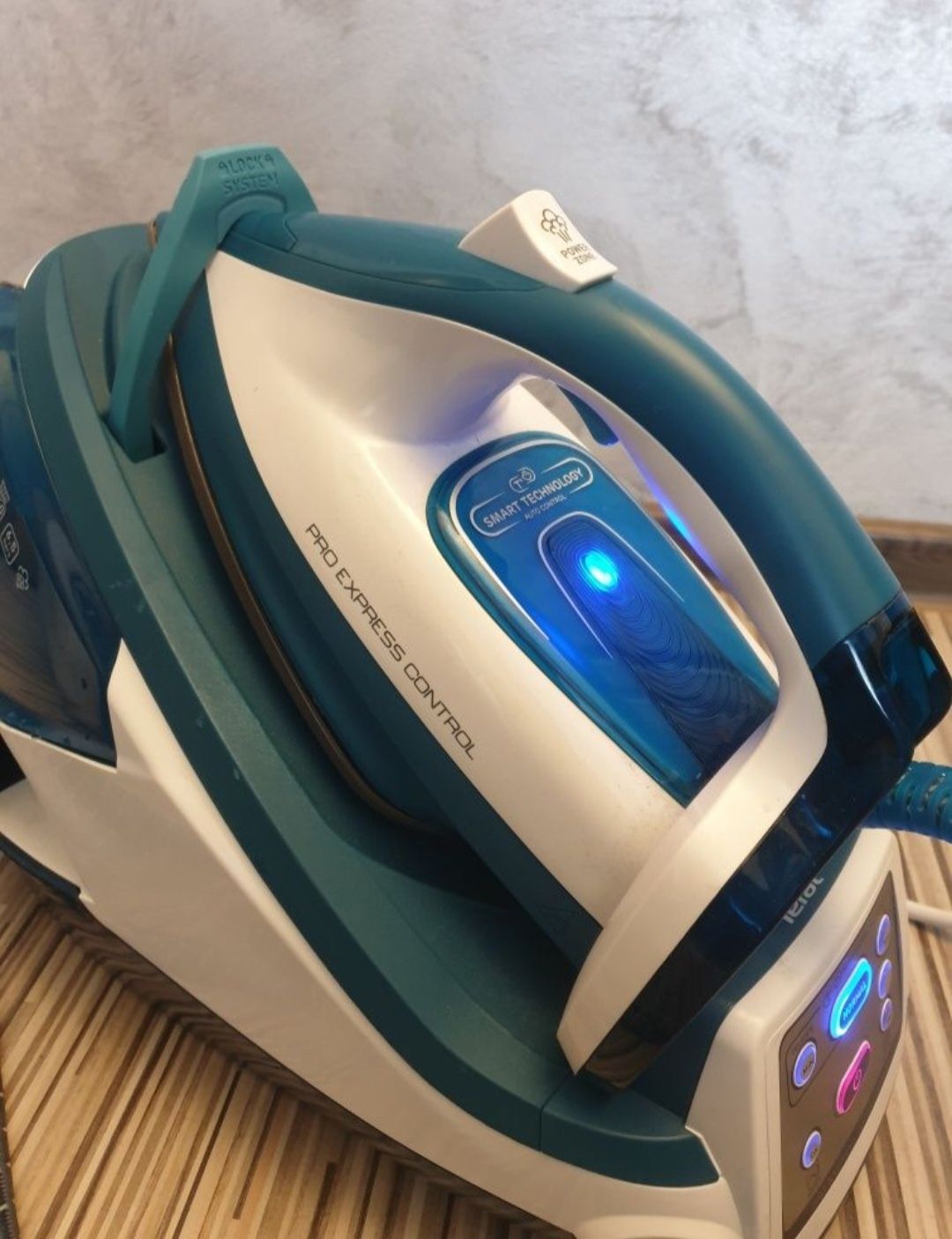 Stație călcat Tefal Pro Express Control.
