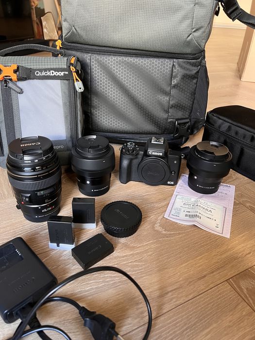 Canon EOS M50 II + 3 obiective fixe + 3 baterii