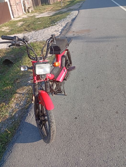 Vând sau schimb moped cu pedale