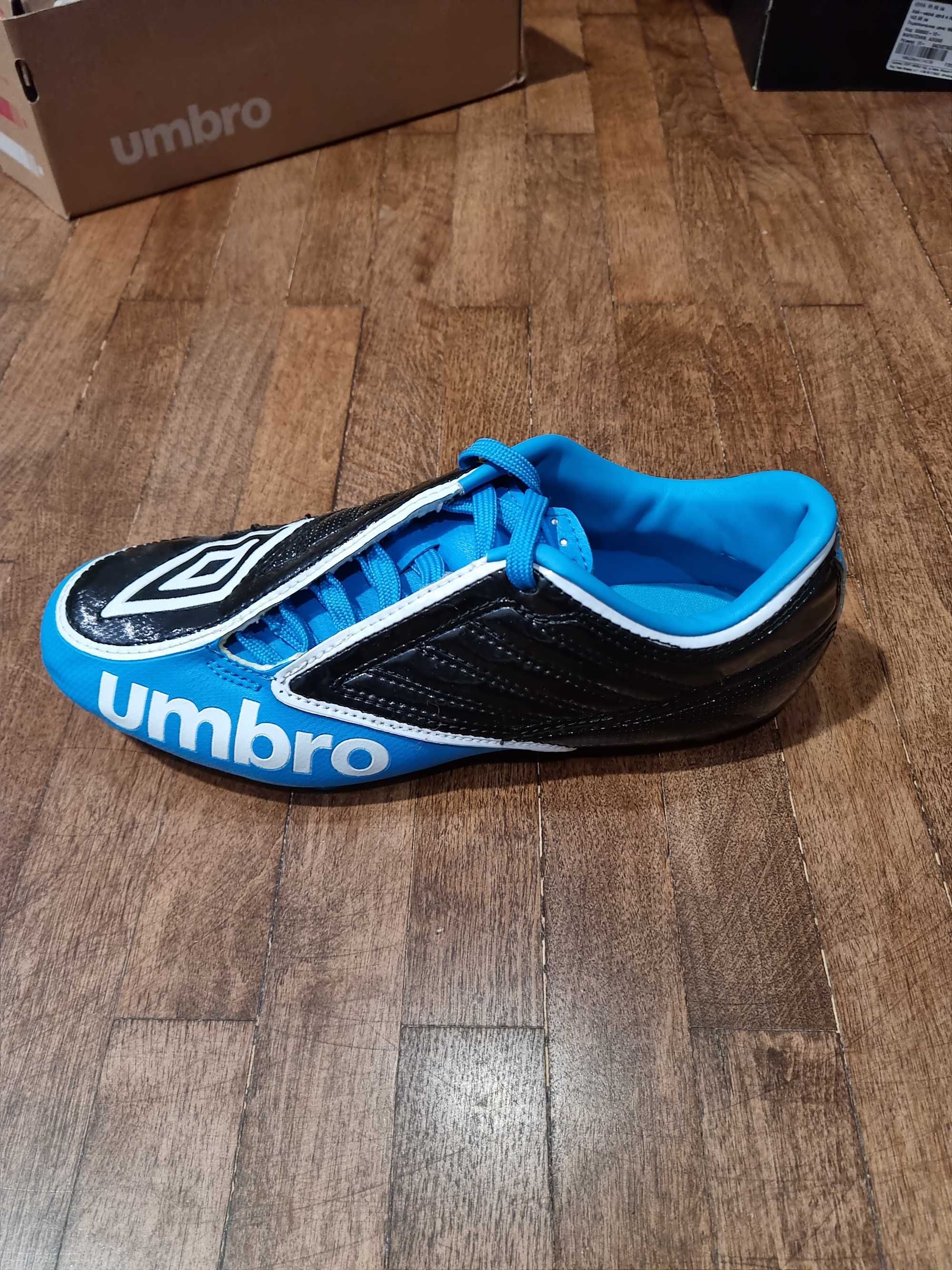 Бутонки 38.5 Umbro с разглобяеми шипове