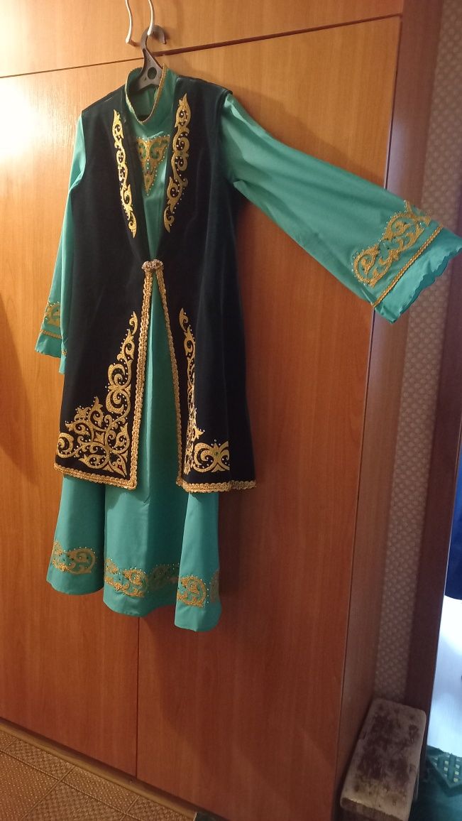 Продам казахский женский национальный костюм