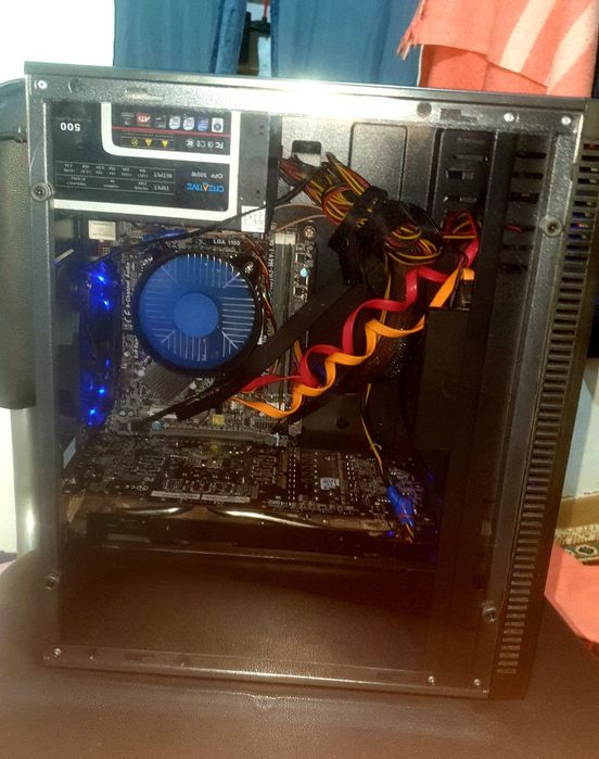 O'yin,dizayn,xisob uchun mojallangan kampyuter,keys,pc