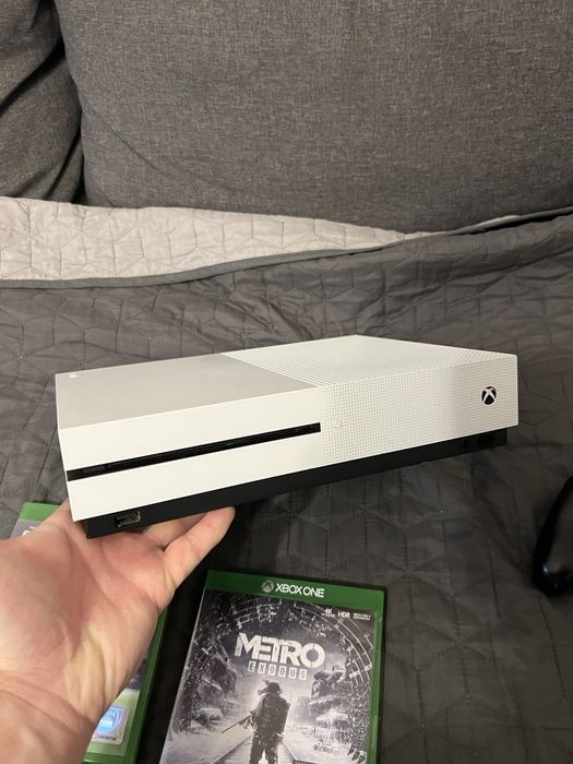 Xbox One S 1TB + Jocuri