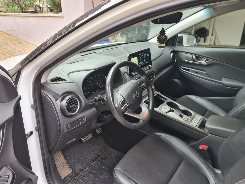 Hyundai Kona Luxury 64 kw