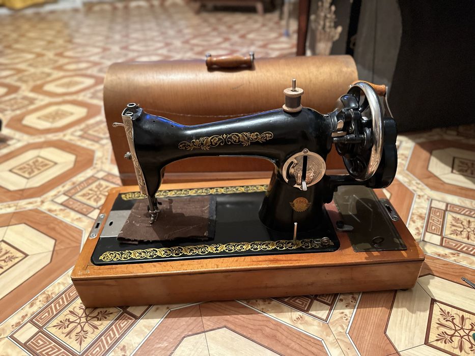 Продам швейную машинку советскую