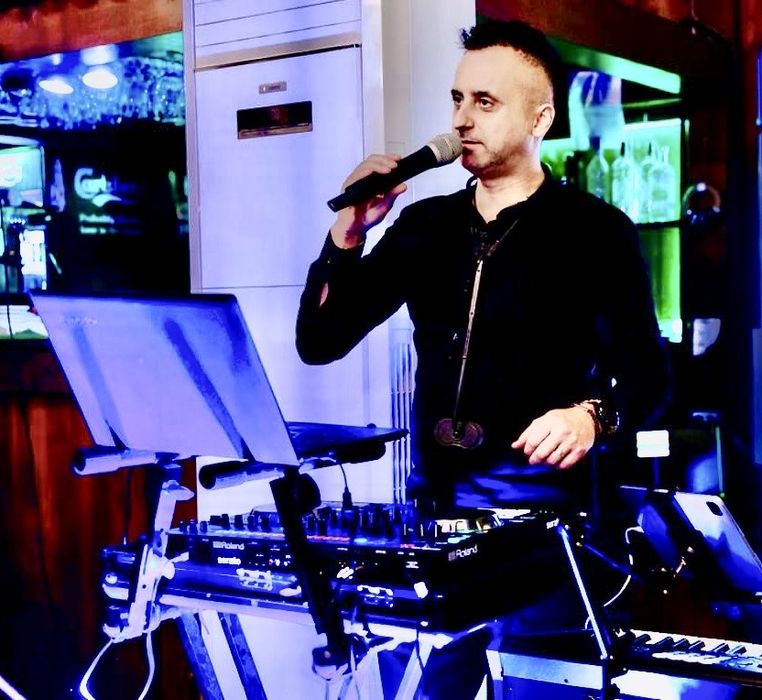 Dj,sonorizare,scena de lumina,muzica live