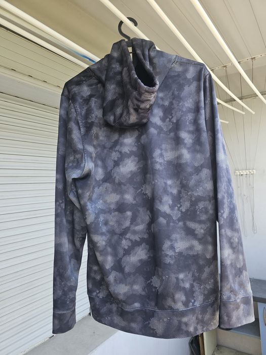 Under Armour суичър – Loose Fit, M размер, черно-сив камуфлаж