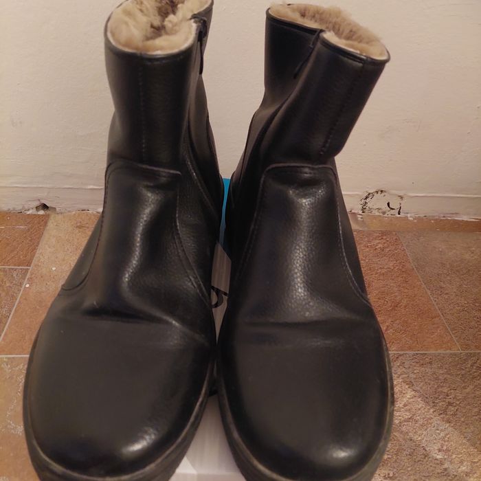 Мужской етік сатылады тез арада арзан бағамен беріп жіберем