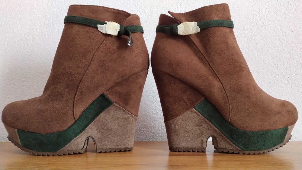 Нови дамски боти на висока платформа, 38-ми номер