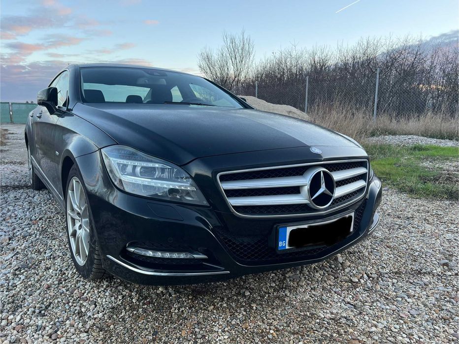 Продавам Мерцедес CLS 350 черен металик в идеално състояние