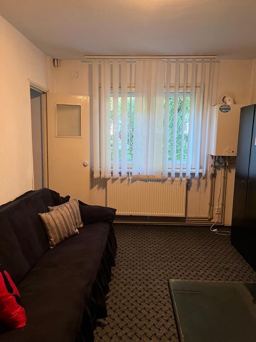 Vand garsoniera/spatiu birou -zona centrală