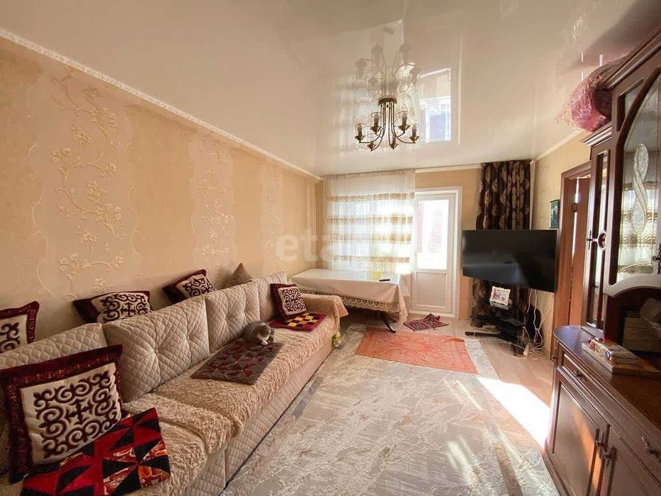 Западный район.  Продается 3 комнатная квартира.