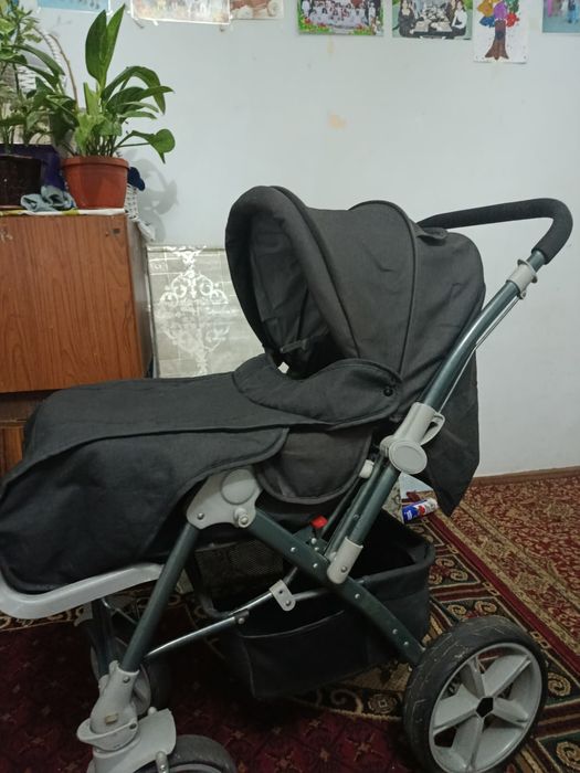 Коляска сотилади