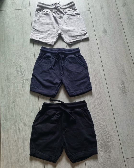Set Next si pantaloni scurti Next marimea 98.