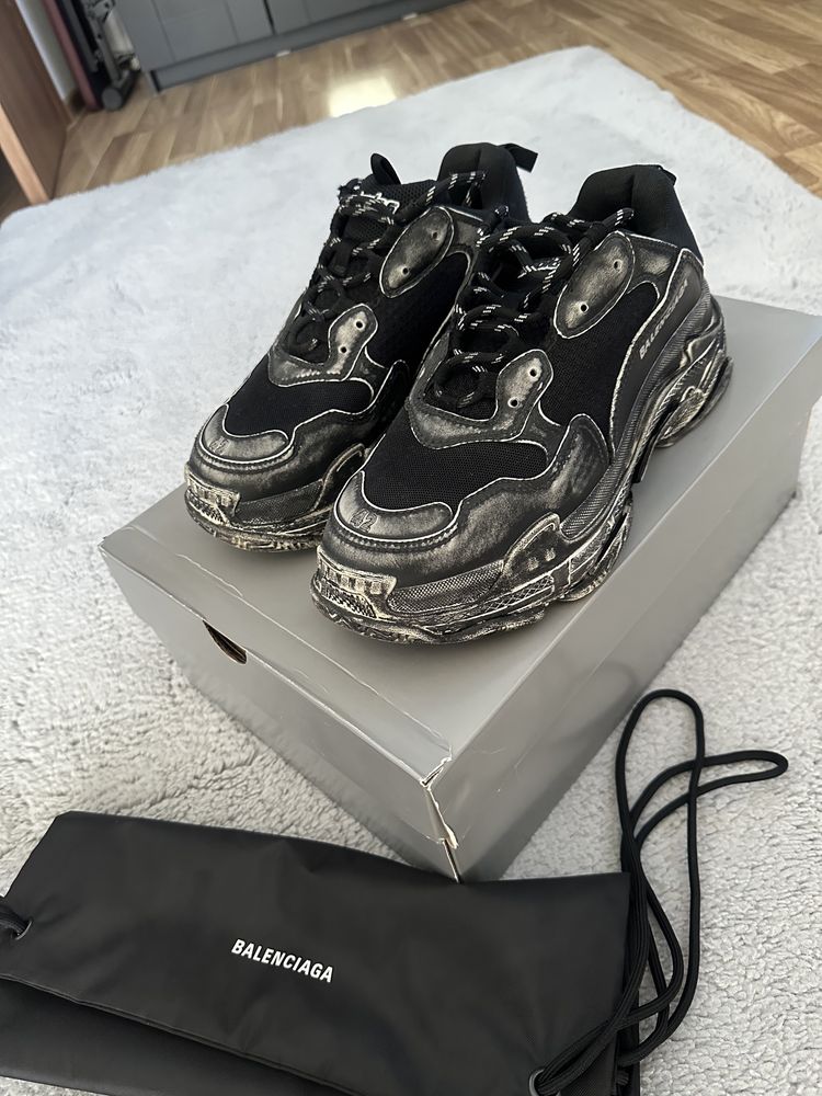 Balenciaga Triple S Washed black