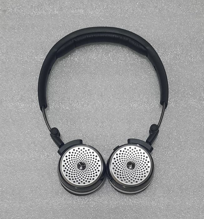 Căști wireless originale Mercedes-Benz AKG P104