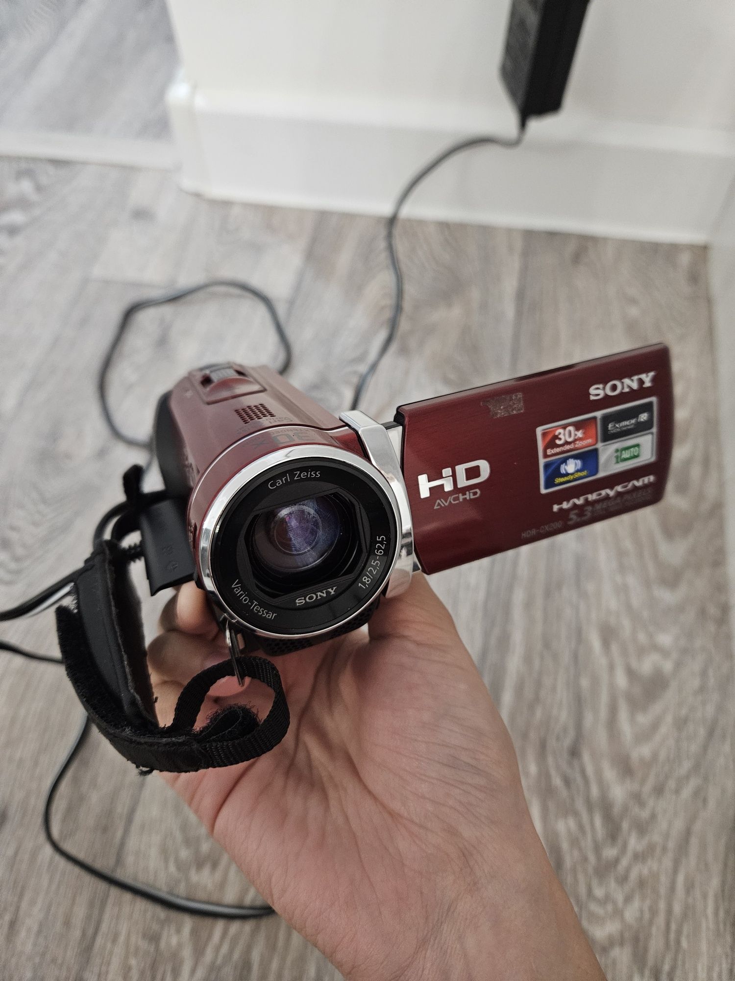 Видеокамера  Sony HDR-CX200E