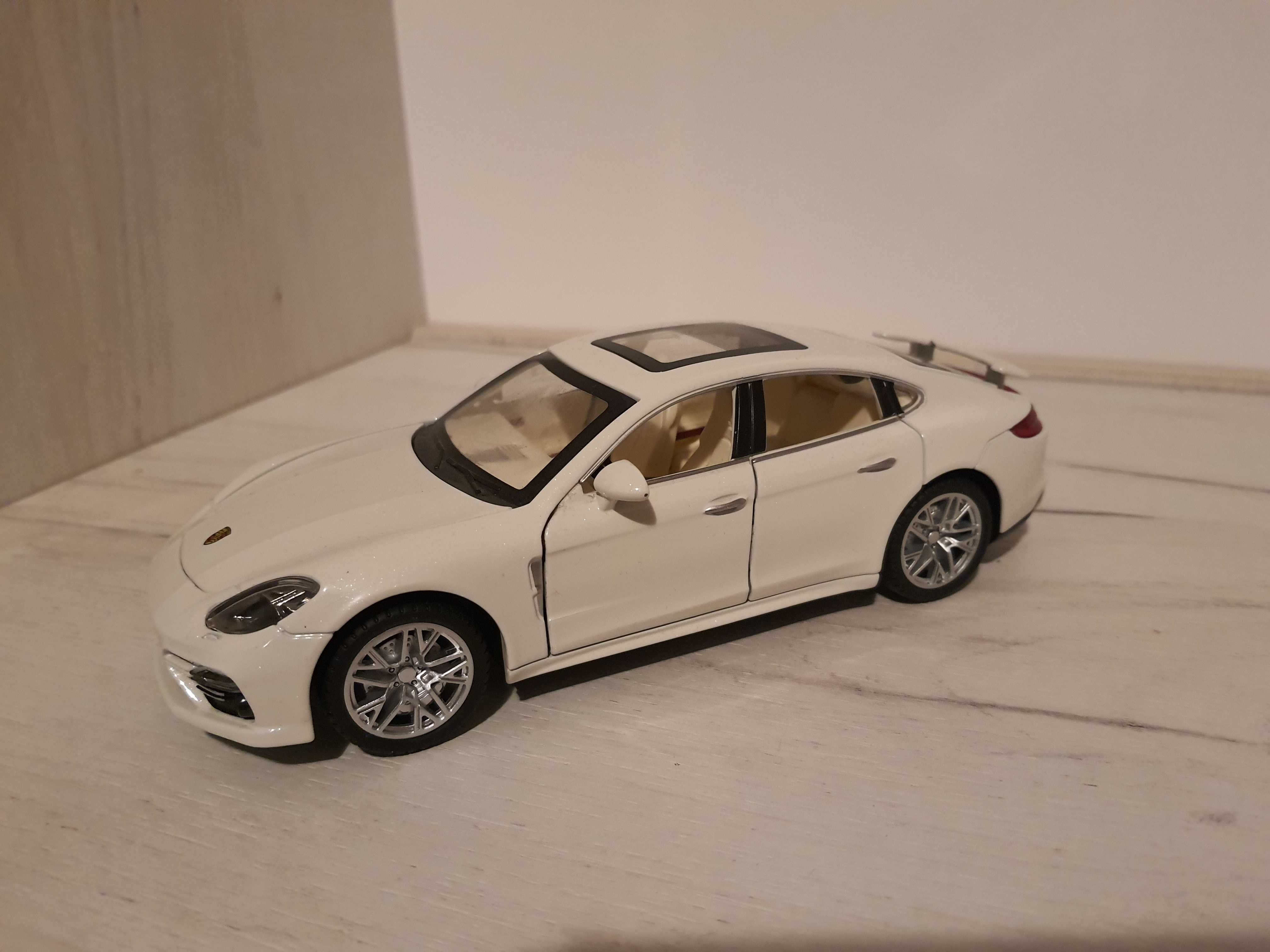 Macheta Porsche Panamera , scara 1 : 24