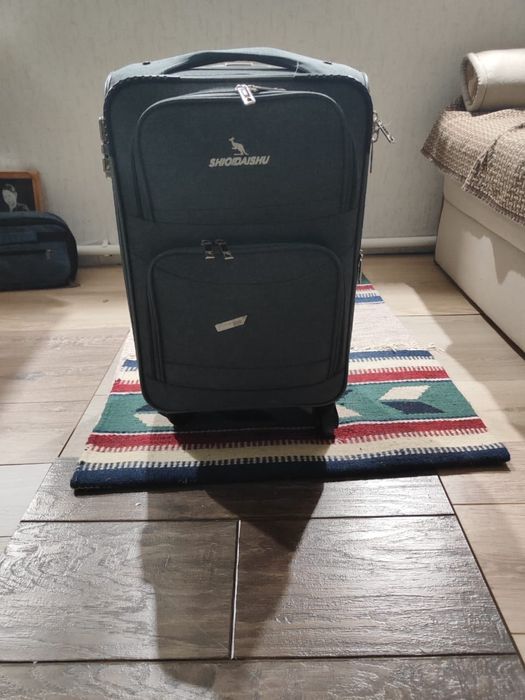 Продам чемодан новый