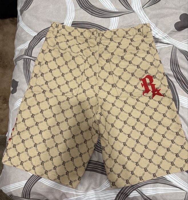 vând blugi scurți REVIEW