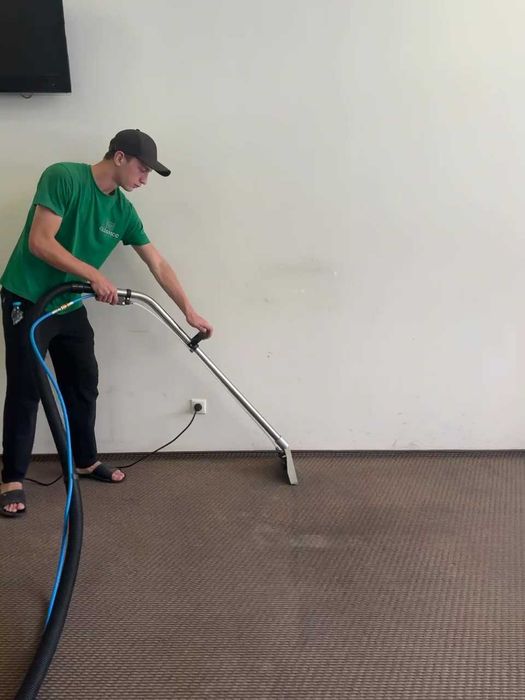 Katta hajmlar uchun kimyoviy tozalash — kovrolin va gilamlar.