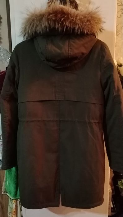 Подростковые, фирменные куртки-пуховики.