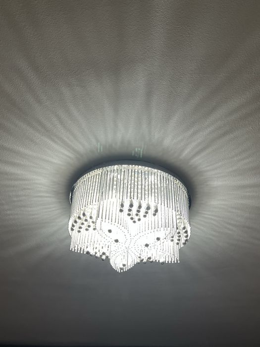 Люстра стоит в мкр Аккент