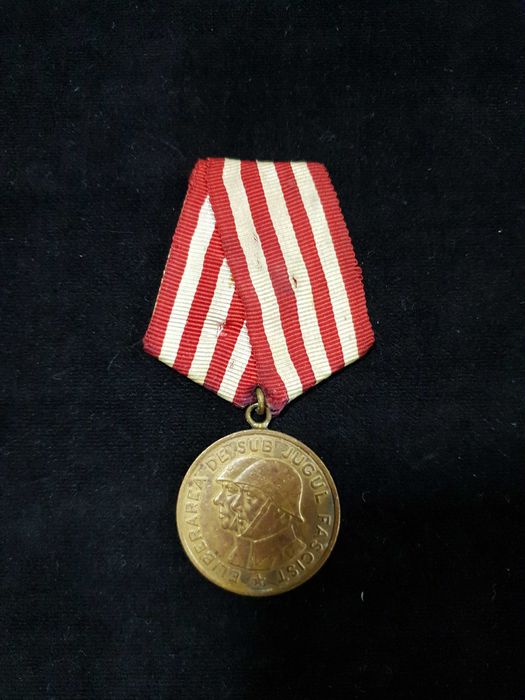 Lot medalii comemorative comunism