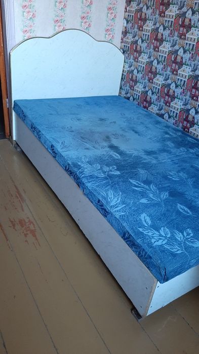 Продаю. Полутора.