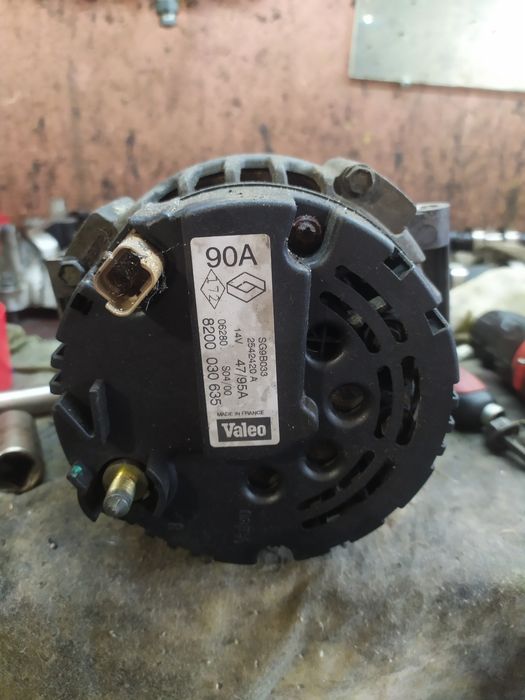 Продам генератор  Рено