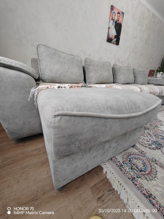 Продам диван в отличном состоянии, без клопов и прочих гадов!