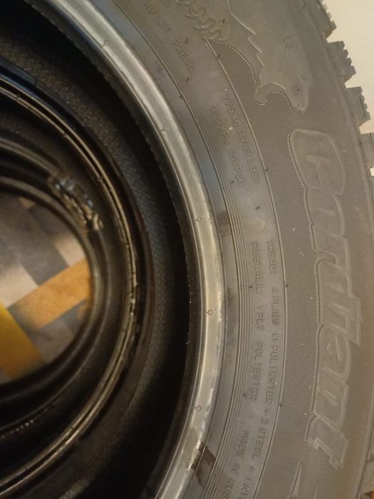 Продам новую зимнюю резину шипованная 4 шт 205/65 R 16