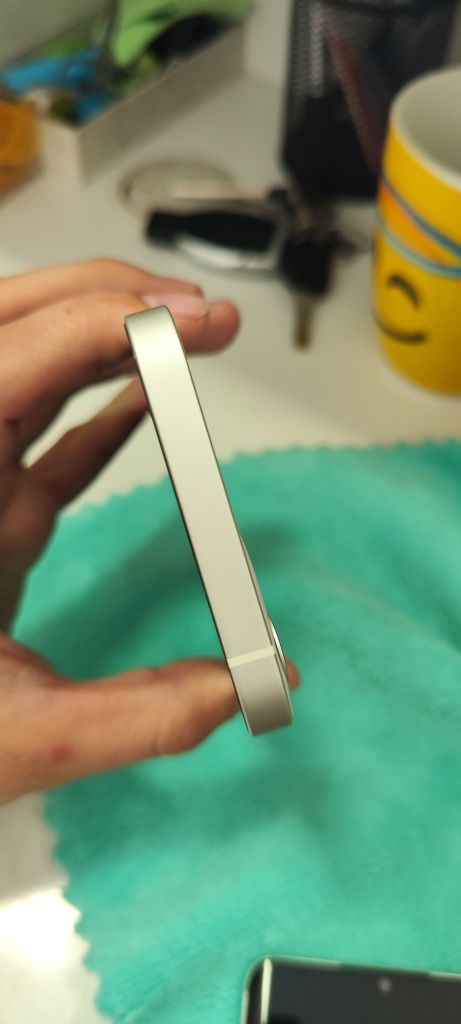 Iphone 12.  Yomkis 95