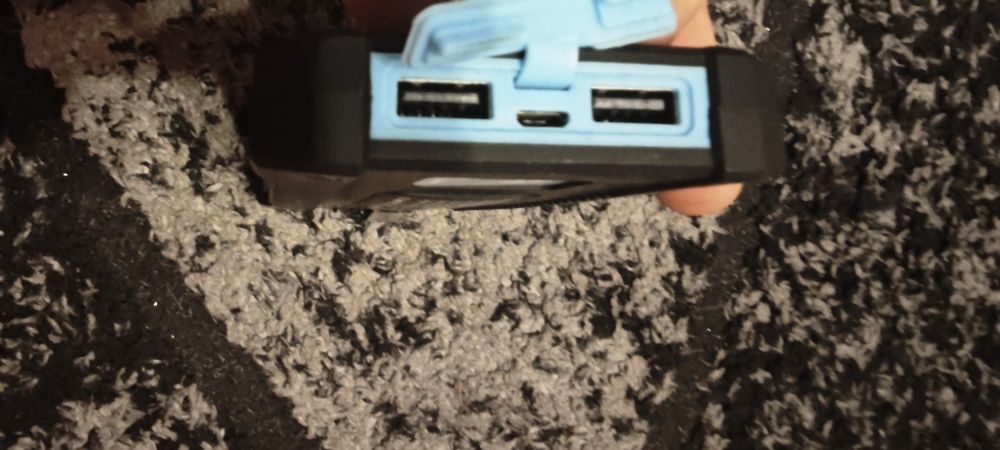 Baterie solară cu lanternă și încărcător telefon
